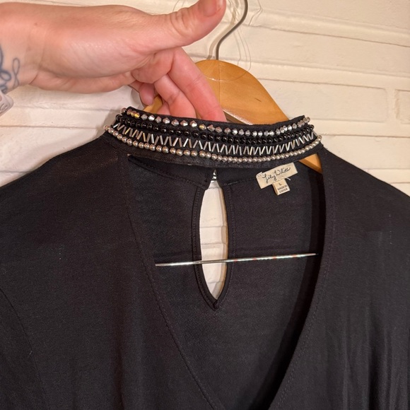 Lily White Black Long Sleeved Jeweled Choker Neckline Top, Women’s Size Large - Picture 4 of 9